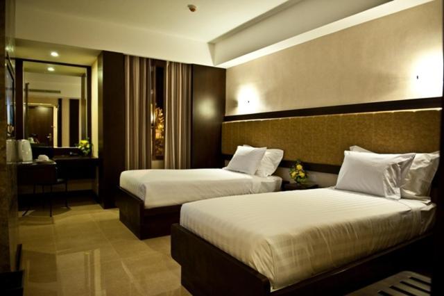Crown Victoria Hotel Tulungagung Zimmer foto