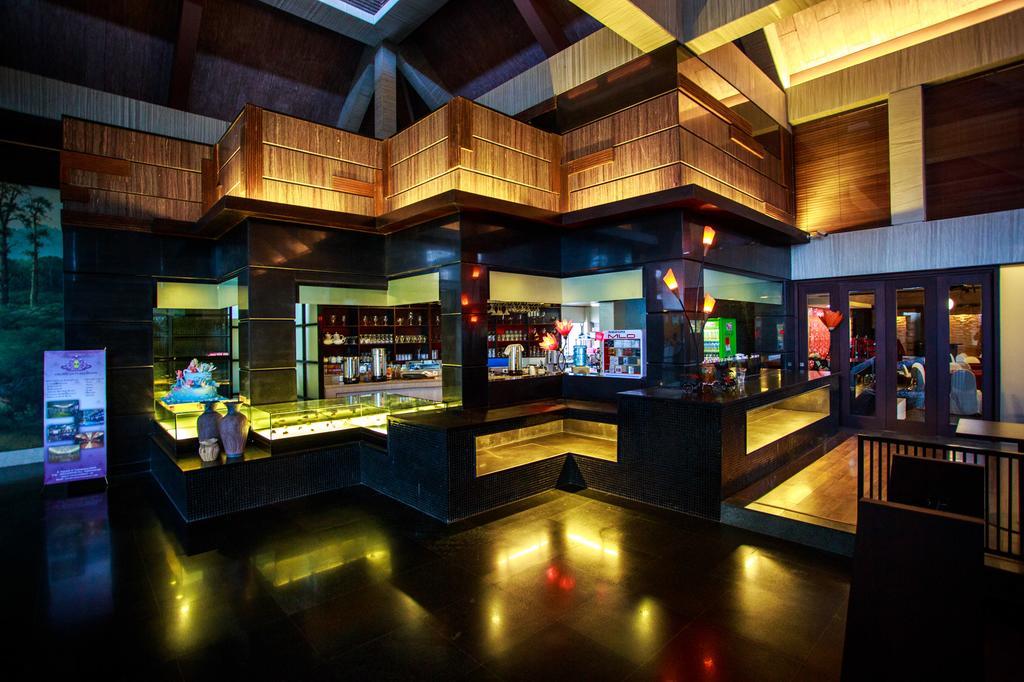 Crown Victoria Hotel Tulungagung Exterior foto
