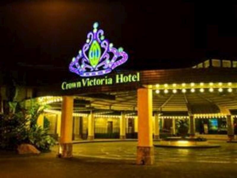 Crown Victoria Hotel Tulungagung Exterior foto