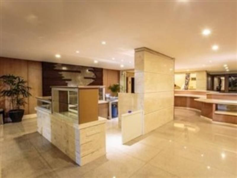 Crown Victoria Hotel Tulungagung Exterior foto
