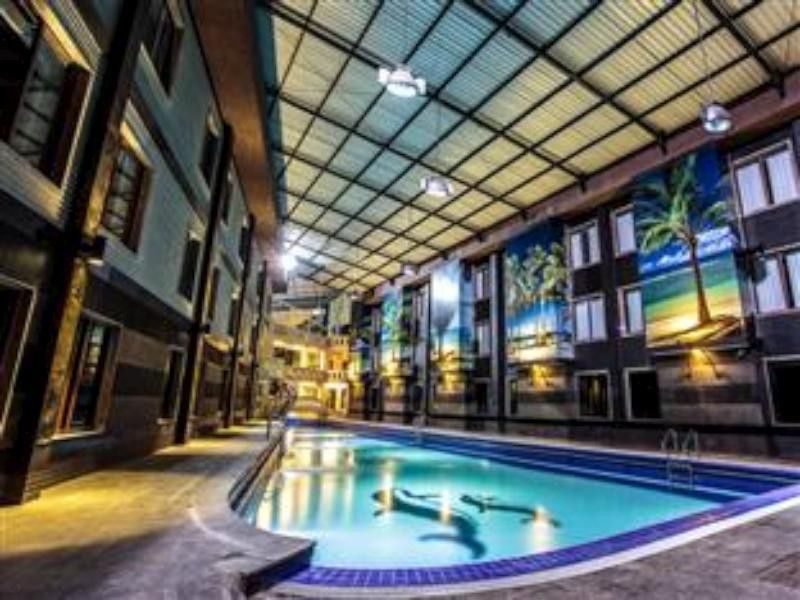 Crown Victoria Hotel Tulungagung Exterior foto